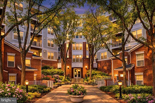 1625 International Dr #321 Photo 1