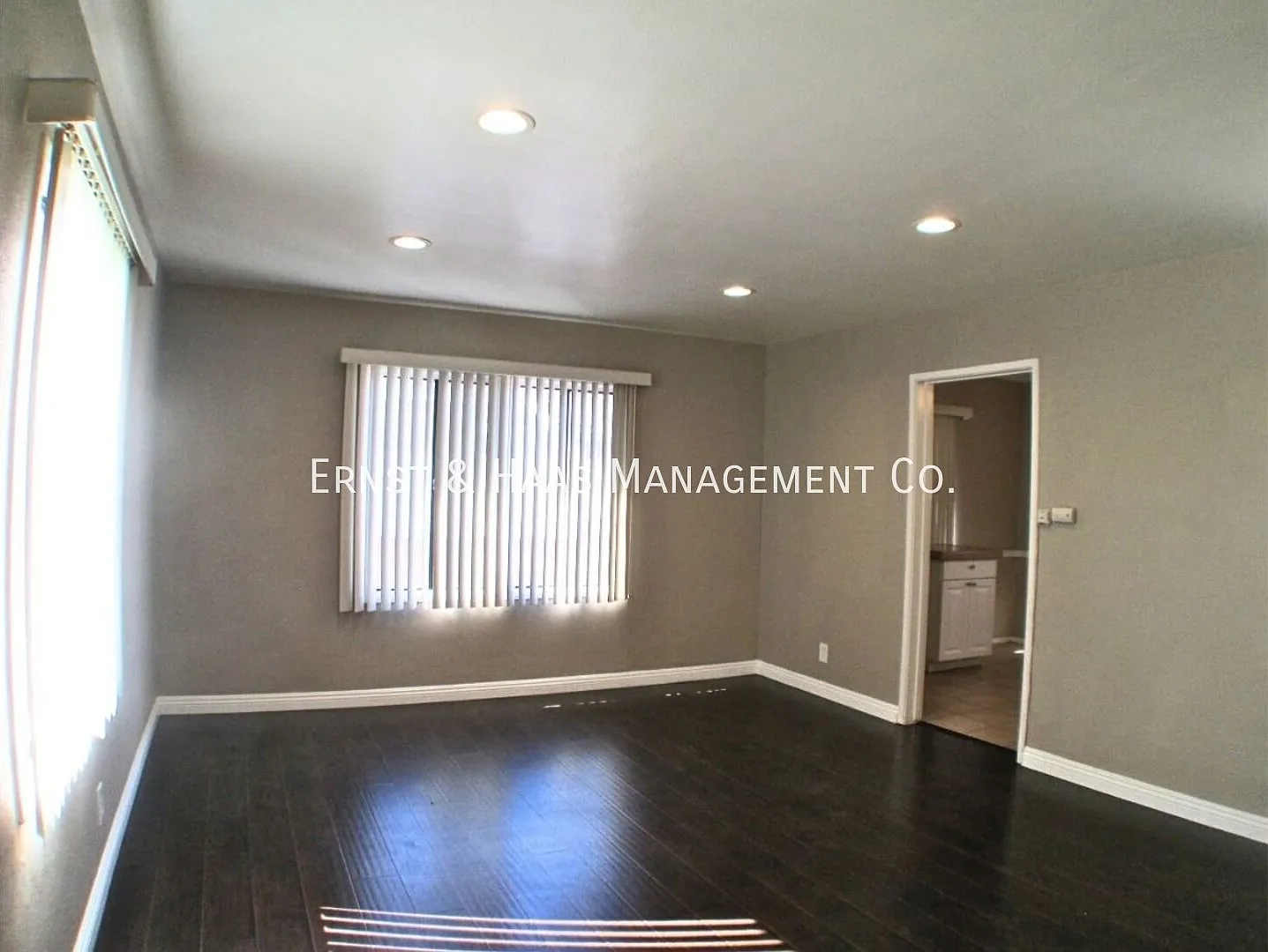 Beautiful 2-Bedroom Home in Prime Lakewood Location! — Photo 3