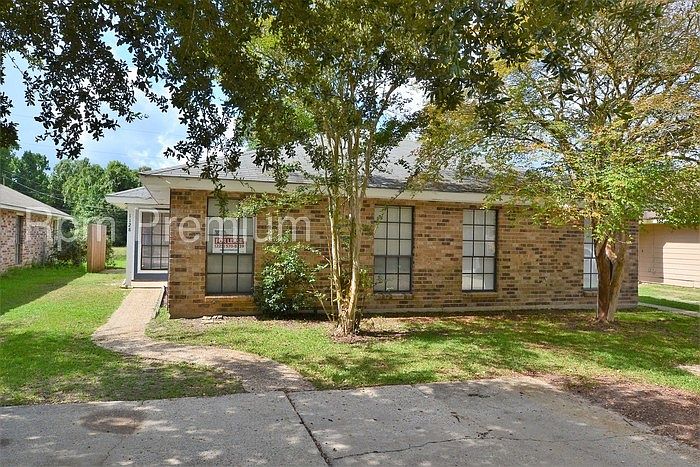 1st image of 1128 Willow Creek Dr
