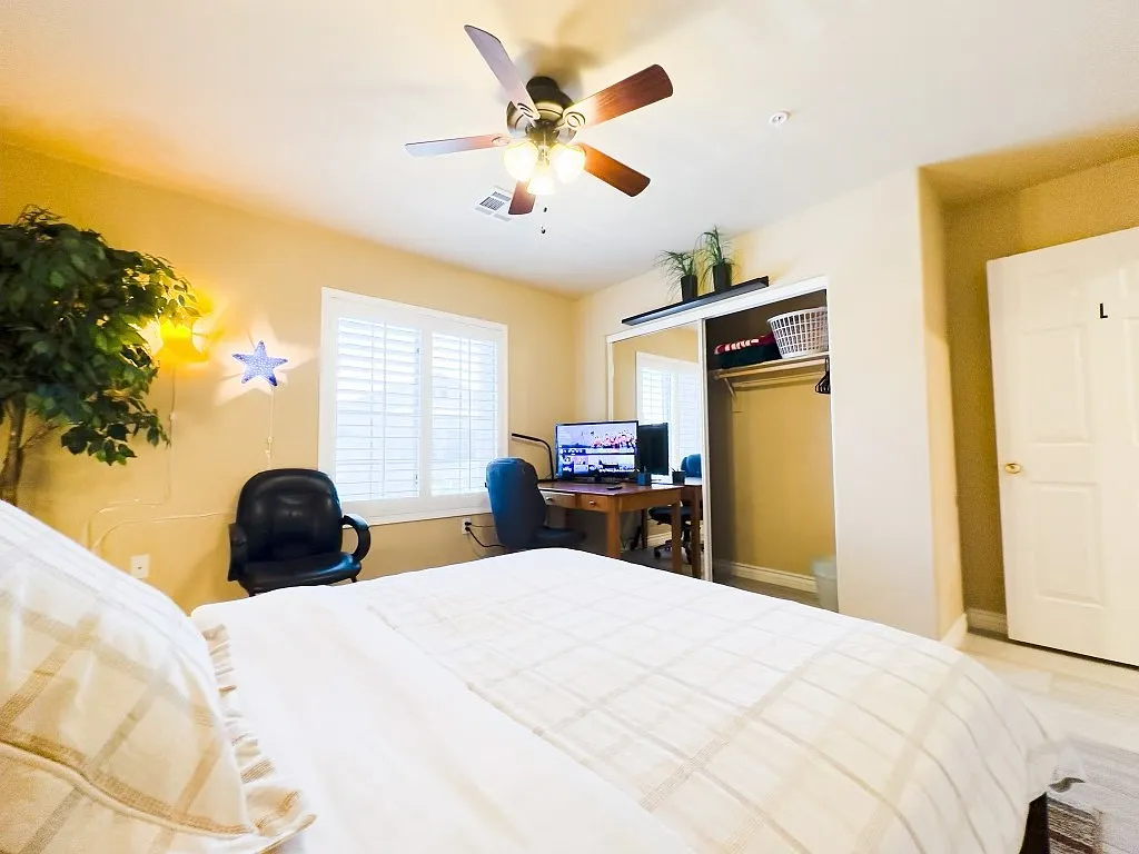 4 bed, 2.5 bath, 1750 sqft, $880 — Photo 2