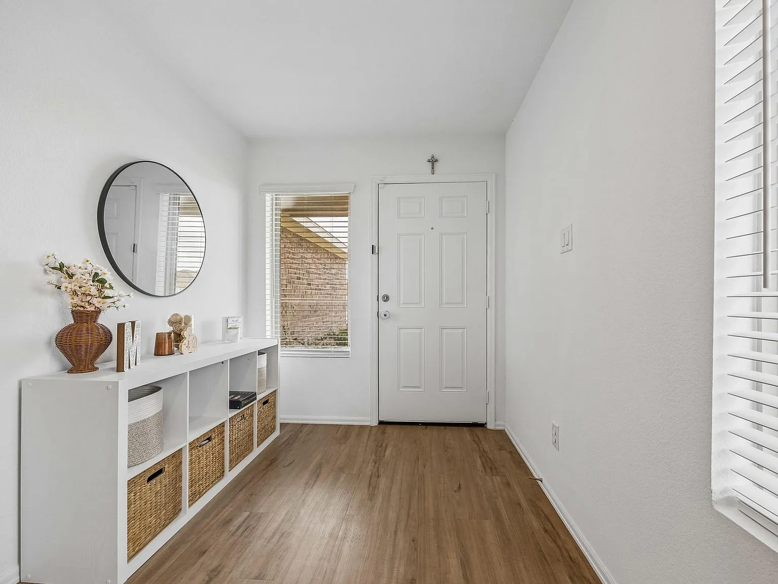 3 bed, 2.0 bath, 1470 sqft, $2,000 — Photo 3
