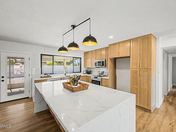 2nd image of 6014 S DORSEY Lane