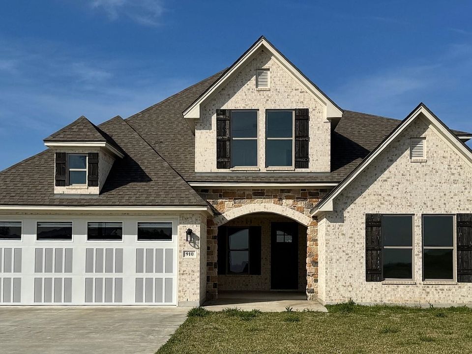 1st image of 910 Elliott Dr