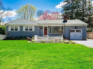58 Darling Ave, Smithtown, NY 11787