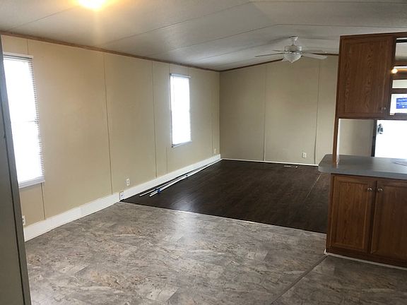3rd image of 11801 N Walrond Ave