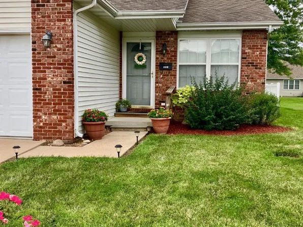 132 Stelle Ct, Virden, IL 62690