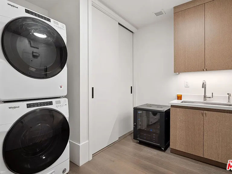 8420 Sunset Blvd #307 — Photo 30