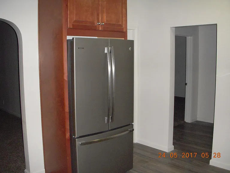 1735 E 2nd St #A — Photo 9