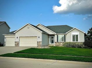 1804 Quail Ridge Rd, Cedar Falls, IA 50613
