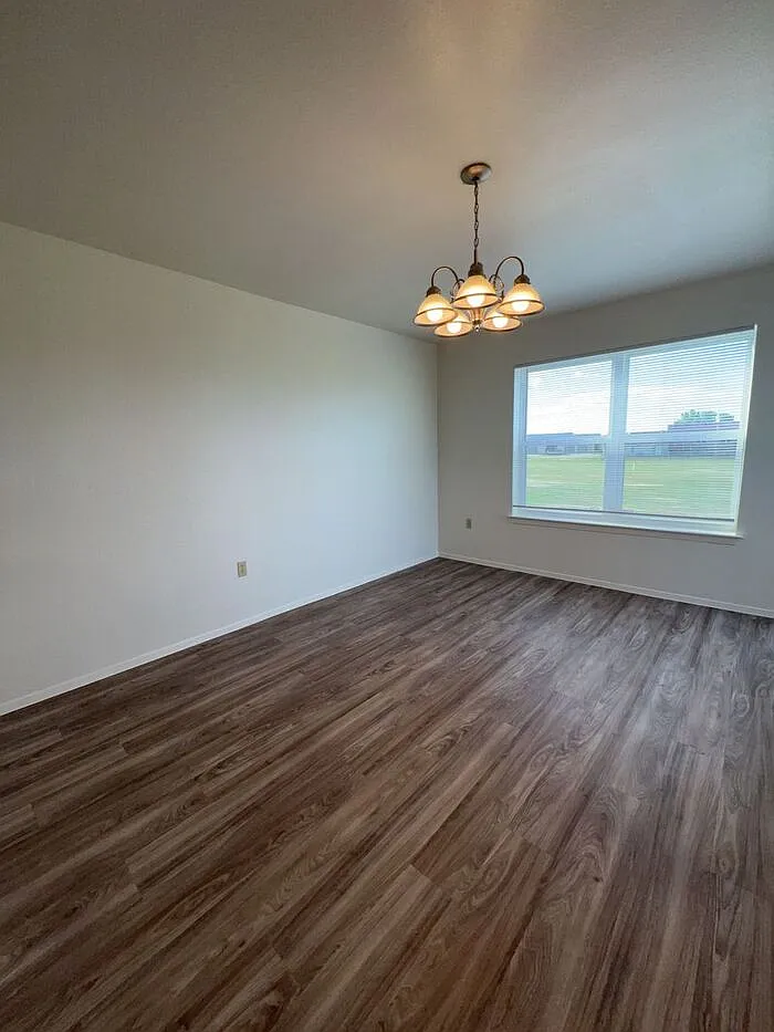 3 bed, 2.5 bath, 1328 sqft, $1,773 — Photo 4