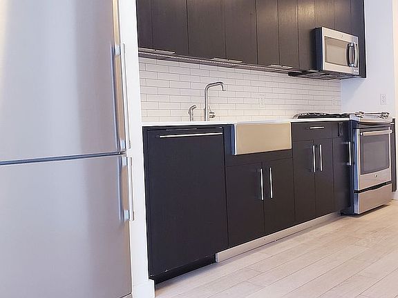 5th image of 535 W 43rd St #9K