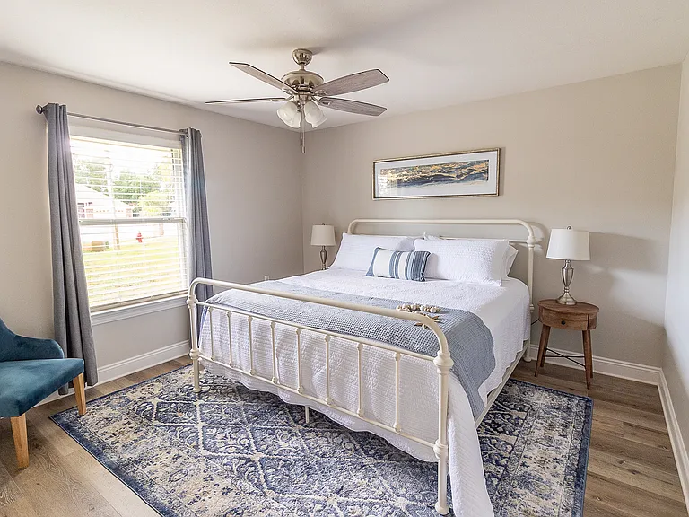 Guest bedroom with a king sized bed