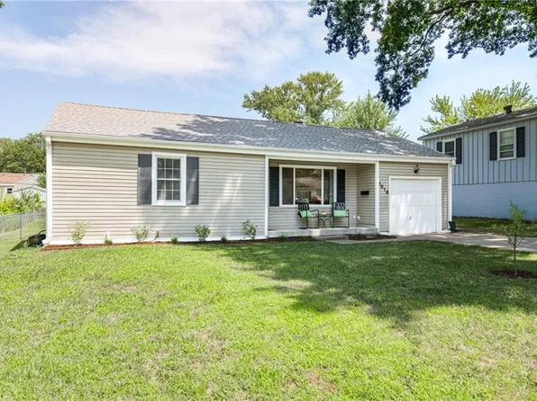 1016 E Elm St, Olathe, KS 66061