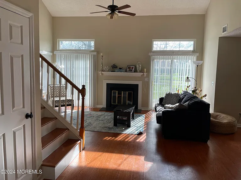 5 Gimbel Pl — Photo 3