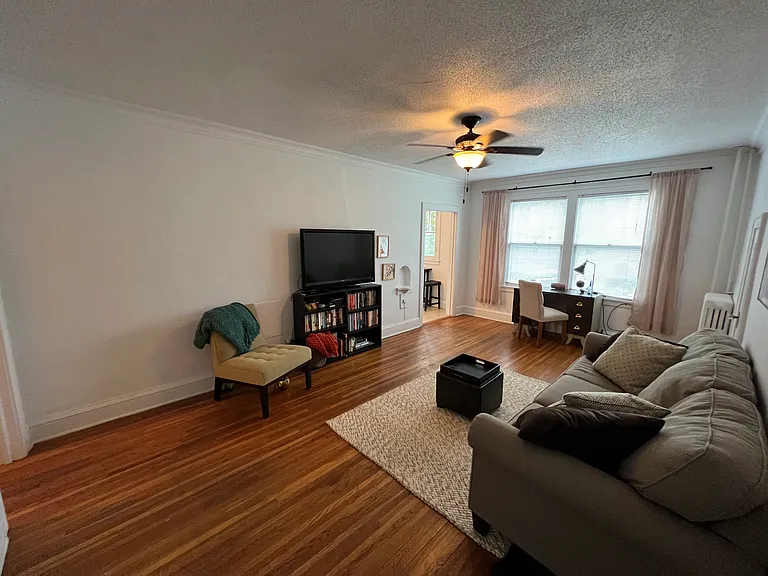 730 5th St SW #8 — Photo 4