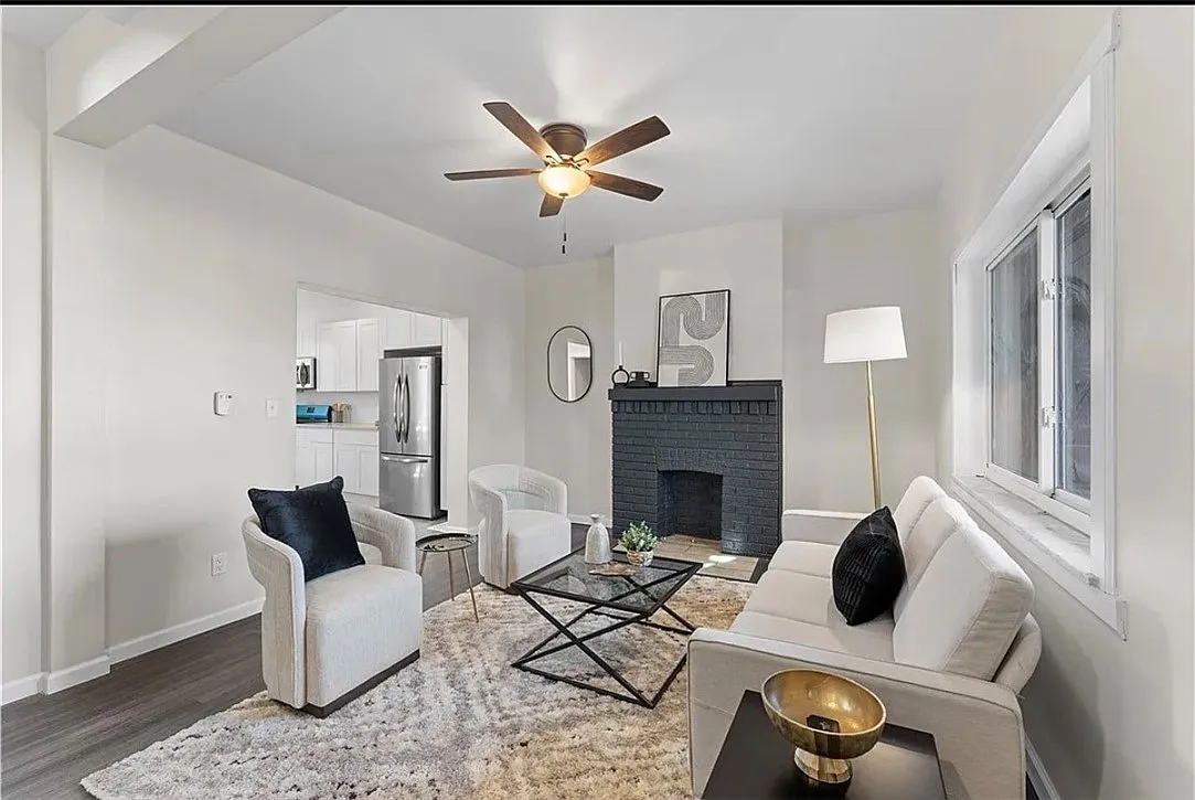 3 bed, 1.5 bath, 1080 sqft, $2,100 — Photo 2