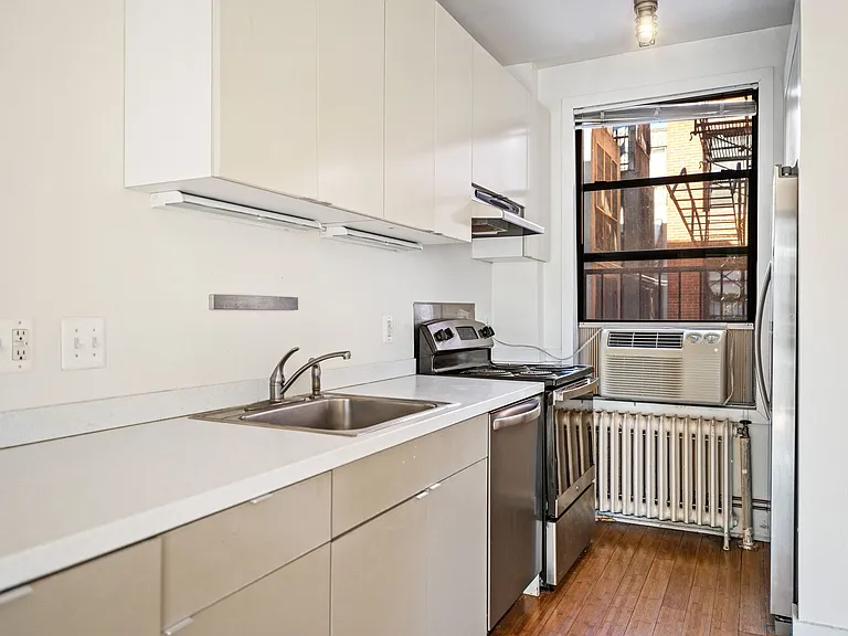1443 T St NW #32 — Photo 20