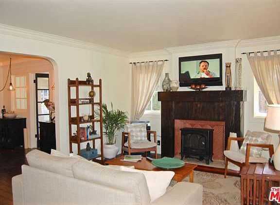 5th image of 2613 Adelbert Ave