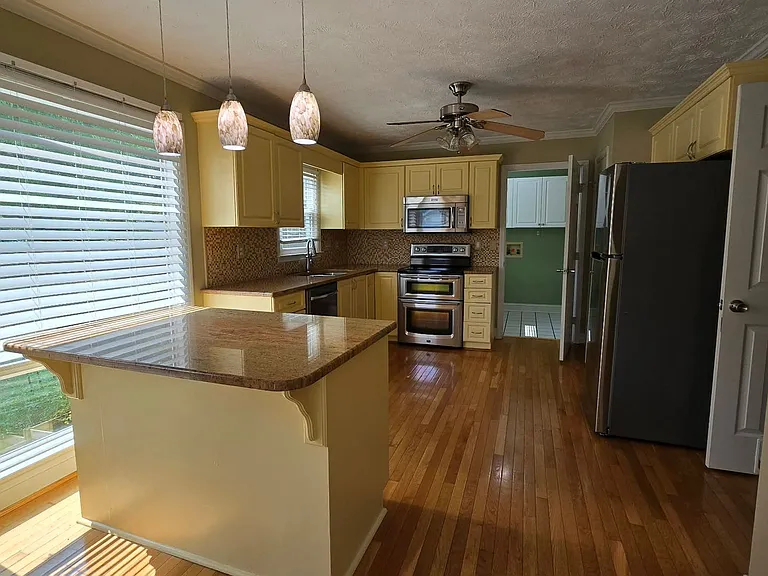 4488 Penhurst Ct — Photo 12