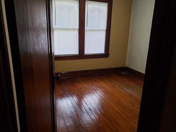 4th image of 220 McKinley Ave