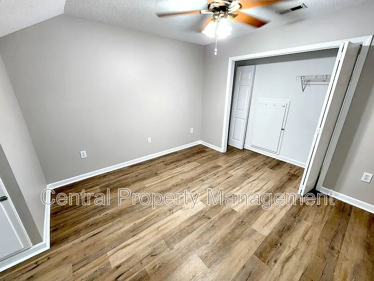 303 Rexford Dr — Photo 23