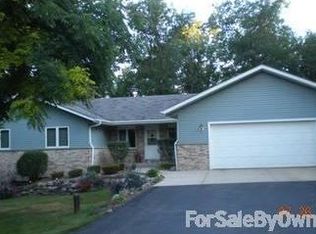 1169 Lakeview Rd, West Bend, WI 53090