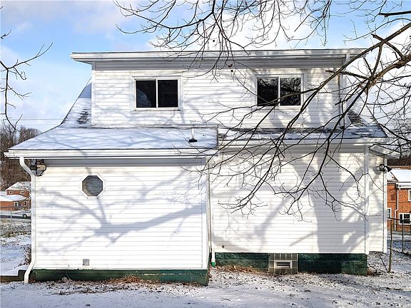 3rd image of 752 Crawford Rd