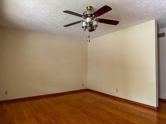 3rd image of 850 N 59th St