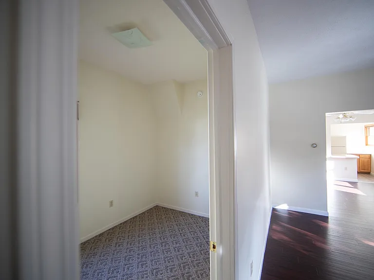 414 W Bluff St — Photo 6