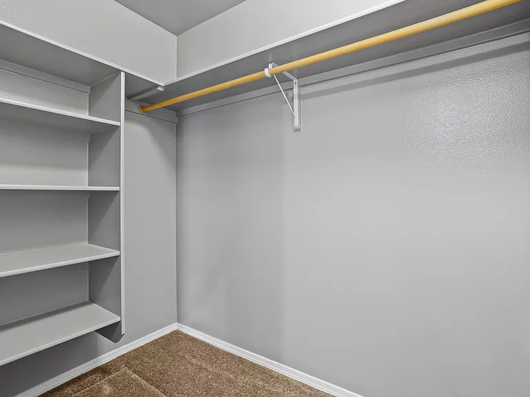 979 Peregrine Dr — Photo 20