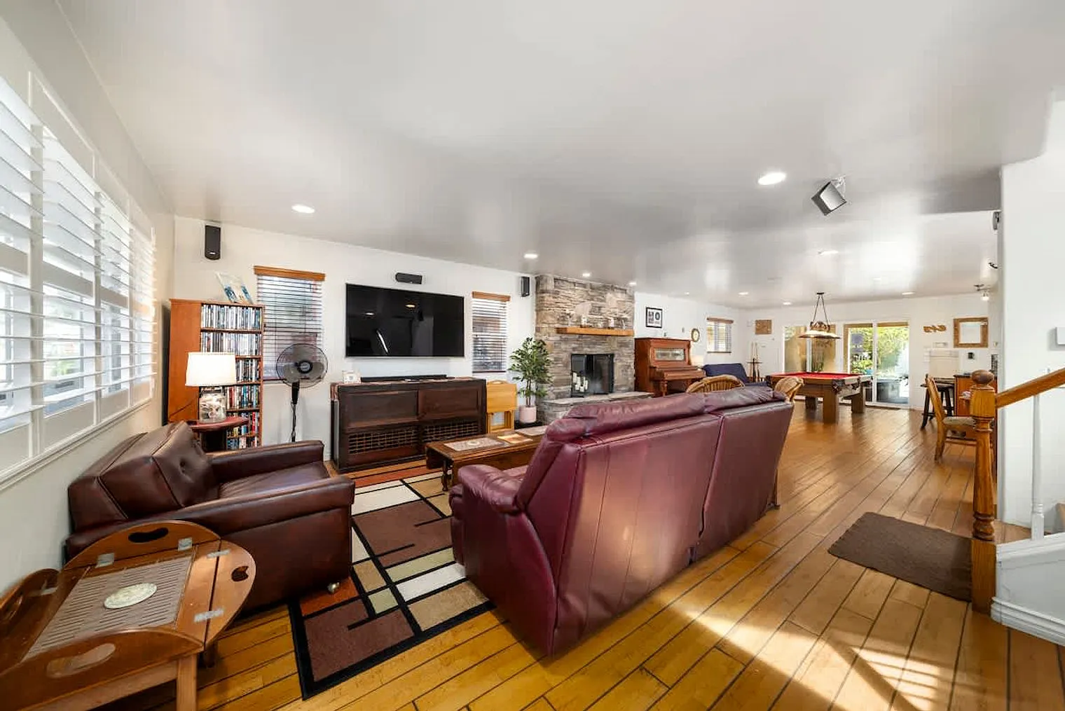 3 bed, 2.0 bath, 2454 sqft, $10,008 — Photo 1