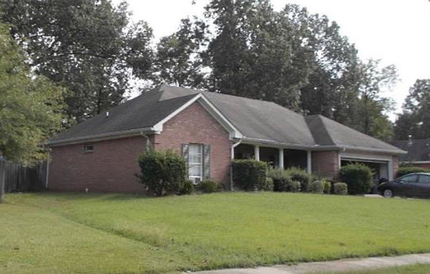 2nd image of 118 Post Oak Dr