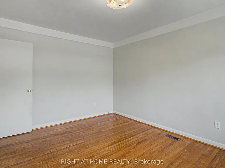 426 Seaton Dr #UPPER — Photo 12