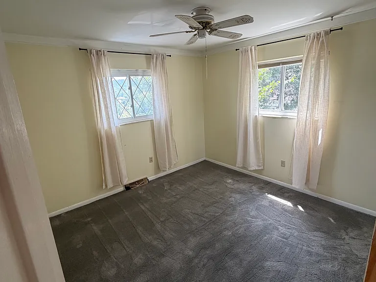 5686 River Rd — Photo 10