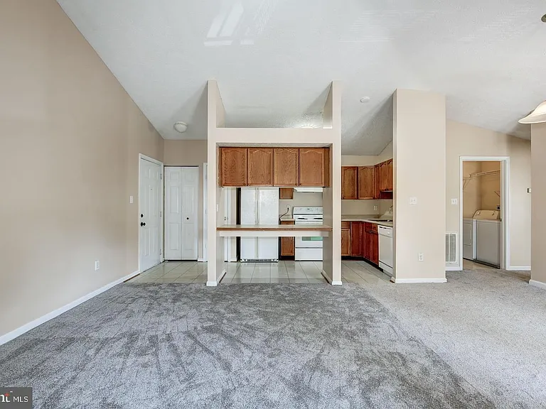 2106 Whitehall Rd #2D — Photo 13