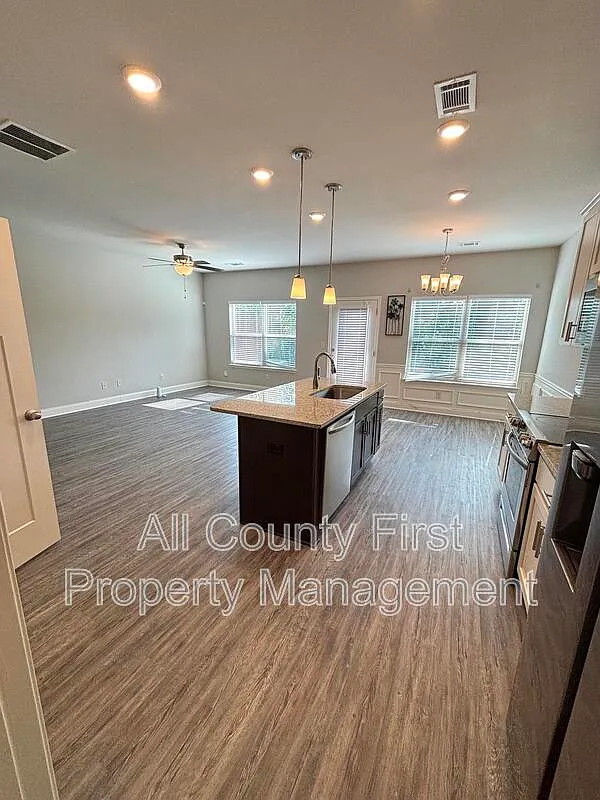 3 bed, 2.5 bath, 1815 sqft, $2,300 — Photo 4
