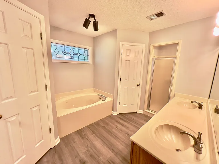 545 Wilkes Cv — Photo 16