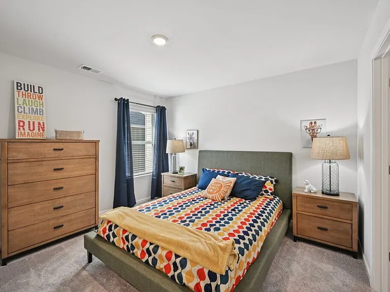 423 Lanier Cir — Photo 32