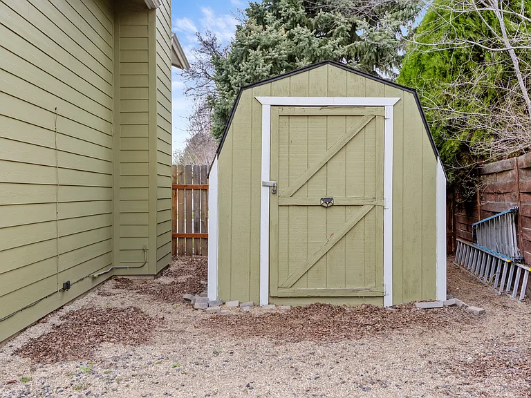 1897 E Quincy Dr — Photo 34
