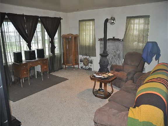 5th image of 69 Bush Ave