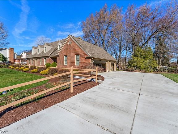 4th image of 3600 Fawn Dr