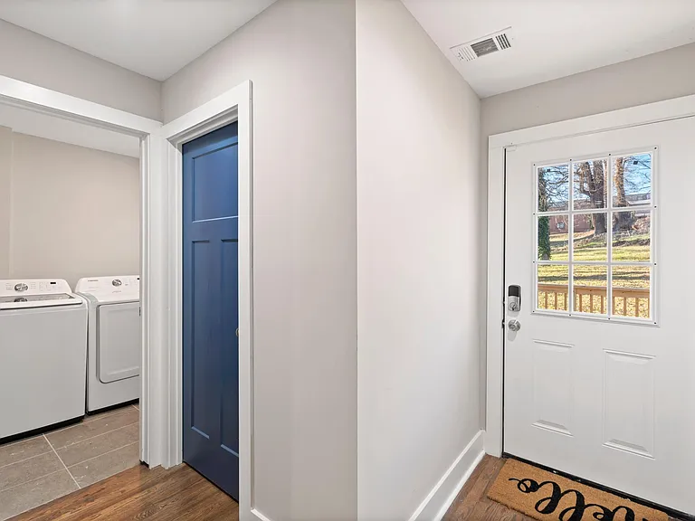 1690 Donald Lee Hollowell Pkwy NW — Photo 10