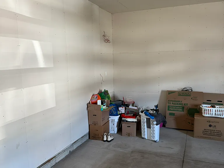 208 Barrett St — Photo 28