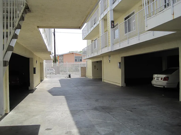833 Gaviota Ave #H — Photo 16