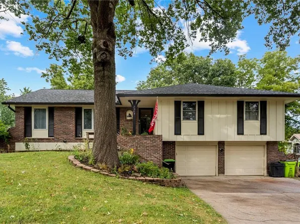 2004 Maverick Trl, Harrisonville, MO 64701