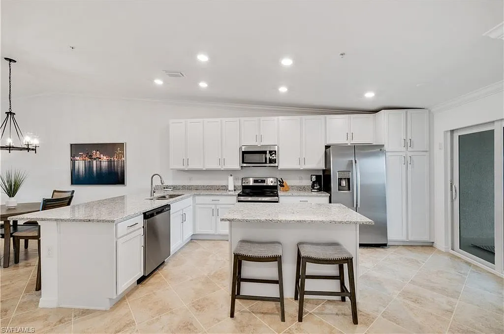 2 bed, 2.0 bath, 1366 sqft, $6,500 — Photo 4