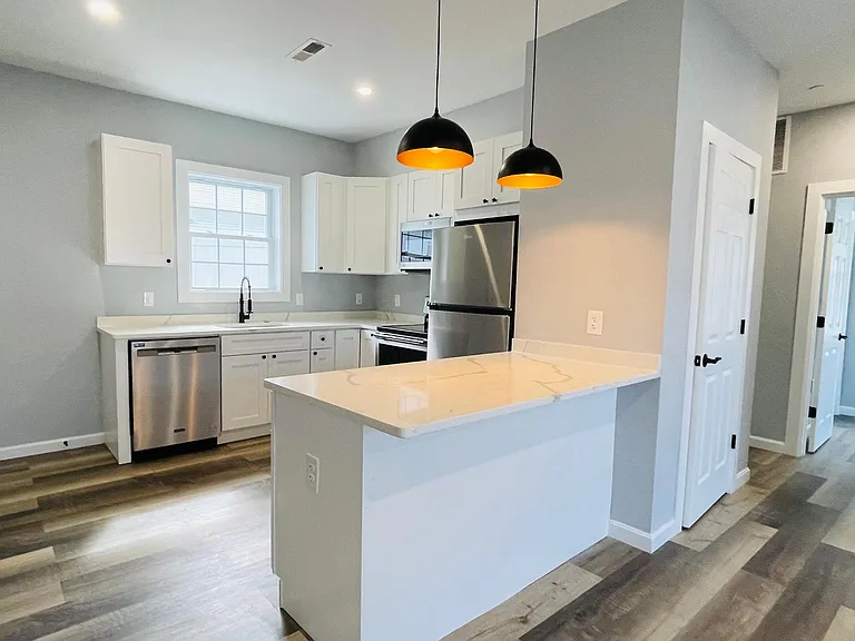 487 Lincoln St #6 — Photo 4