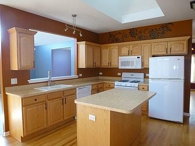 3rd image of 742 Bluebonnet Dr