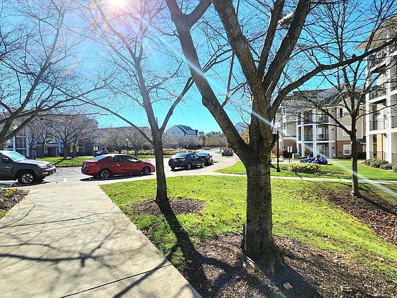 3rd image of 19607 Galway Bay Cir APT 403