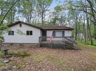 1003 Deer Run E, Bushkill, PA 18324